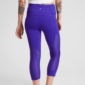 Athleta Mesh Contender Capri in Paradise Blue - size small